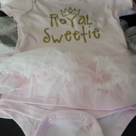 Baby dress with attached tulle tutu skirt and hat - Picture 3 of 3
